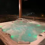 Dağ evi Casa De Monzel With 6-person Jacuzzi & Panoramic View