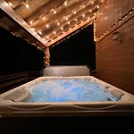 Dağ evi Casa De Monzel With 6-person Jacuzzi & Panoramic View