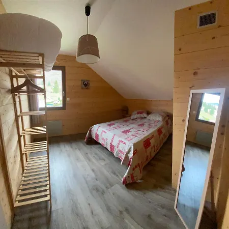 Casa De Monzel With 6-person Jacuzzi&panoramic View Chalet